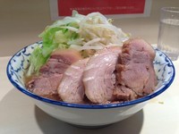 「豚増しらーめん大盛（930円）＋麺・ヤサイ・アブラマシ」@らーめん 陸 尾山台店の写真