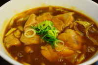 「カレー南蛮（大盛）＋炊き込みご飯」@らーめん紬麦の写真