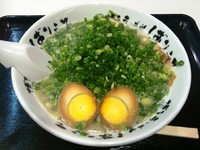 「ネギラーメン+味玉」@博多ラーメン ばりこて ラゾーナ川崎店の写真