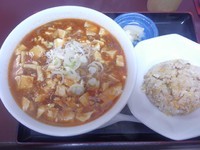 「麻婆麺　半チャーハンセット【1000円】」@中華 二葉の写真