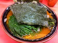 「ラーメン（中）＋のり＋ほうれん草＋半ライス（白）」@ラーメン杉田家の写真