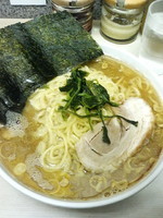 「ラーメン大盛り(麺硬め味濃いめ油多め)900円」@横浜ラーメン 町田家 町田本店の写真