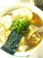 「醤油ワンタンメン大盛り1000円」@支那そばや 相模原店の写真