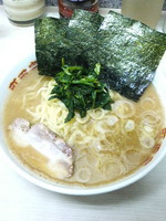 「ラーメン(麺硬め油多め)700円」@横浜ラーメン 町田家 町田本店の写真