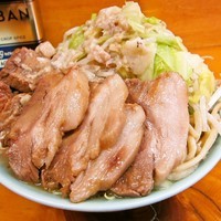 「ブタ入り（麺カタ／全マシ）　800円」@ラーメン二郎 新橋店の写真