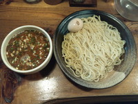 「つけめん(中)300g(あつもり)＋半熟味付け玉子」@鶏の穴の写真