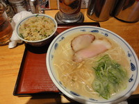 「白ラーメン　ランチチャーハン」@らあめん 渋谷三丁目の写真