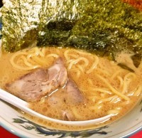 「横浜とんこつラーメン(太麺)600円」@いっぱちの写真