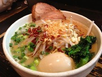 「味玉みそらーめん　850円+替え玉 150円」@たまぞうの写真