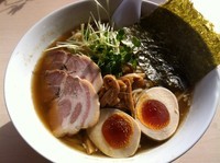 「醤油太麺」@あぢとみ食堂の写真