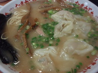 「メンマラーメン、ワンタン、おにぎり２コ、替玉(バリカタ)」@九州大分らぁめん たまがった 神奈川新町本店の写真