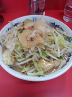 「ラーメン、麺少なめ、ニンニク、アブラ、カラメ」@ラーメン二郎 松戸駅前店の写真