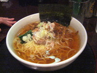 「自然洞ラーメン 黒 ＋ ほぐしチャーシュー ＋ 大盛」@自然洞 麺舗 西口店の写真