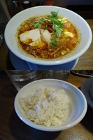 「真っ赤なトマトのスーラー湯麺+むぎめし(￥900+100)」@麺処 鳴声の写真