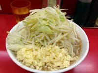 「らーめん（６５０円）ヤサイ・ニンニクW・タマネギ」@豚ラーメン 蕨店の写真