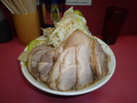 「豚マシラーメン（野菜マシマシ+ニンニク+アブラ）」@ラーメン二郎 大宮店の写真