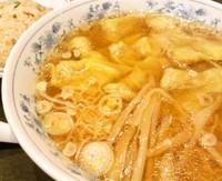 「ワンタンメン＋半チャーハン(720円＋200円)」@新華園の写真