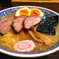 「特製中華そば」@中華そば 青葉 飯田橋店の写真