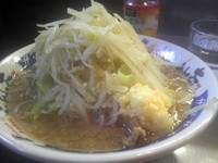 「小らーめん、麺少なめ、硬め、やさい＆にんにく多め　650円」@らーめん大 蒲田店の写真