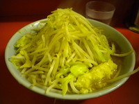 「小ラーメン（麺少なめ、ヤサイ・ニンニク・カラメ）　650円」@ラーメン二郎 桜台駅前店の写真