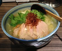 「【今月の限定】鴨と焦しネギ入り塩らー麺、1200円」@厚木本丸亭の写真