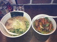 「塩ラーメン+スタミナ半丼」@スタミナラーメン 馬しゃ屋の写真