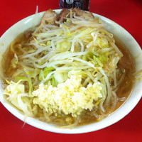 「小豚入りラーメン（カラメニンニク）」@ラーメン二郎 茨城守谷店の写真