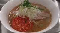 「塩ラーメン_ 700円+ローストトマト_100円」@Bia Biaの写真