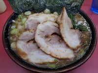 「ラーメン630円+バラ3枚60円」@王道家の写真