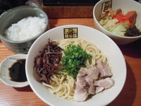 「ドロ豚げんこつ油そば＋うまかベジ＋マー油＋ごはん小」@濃菜麺 井の庄の写真