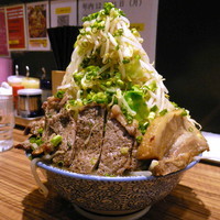 「ミニらーめん 680円 + 牛ステーキ 300円」@ラーメン燈郎の写真