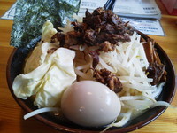 「【数量限定】特盛豚骨醤油（太麺）＋サービス券：煮玉子＋替え玉」@らーめん 流の写真