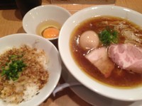 「醤油そば 750 + たまごかけご飯 250」@Japanese Soba Noodles 蔦の写真