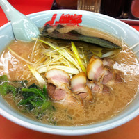 「特製醤油ネギチャーシュー」@ラーメン山岡家 さいたま宮前店の写真