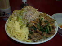 「豚スタミナまぜそば+チーズ+生玉子+野菜+アブラ+ニンニク少」@麺屋 桐龍の写真