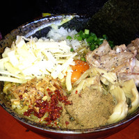 「カレまぜそば（大盛）¥800＋とろけるチーズ¥100＋魚粉増¥0」@二代目狼煙 本店 葉隠製麺の写真