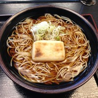 「かけ（￥260）＋もち（￥100）＋そば大盛（クーポン）」@ゆで太郎 蒲田中央通り店の写真