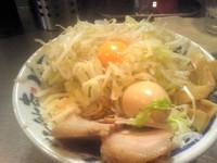 「油そば、麺少なめ（たぶん）、にんにく　850円」@らーめん大 蒲田店の写真