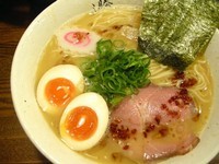 「濃厚鶏白湯 味玉ラーメン（大盛）」@麺屋 藤しろ 目黒店の写真