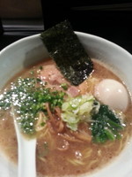 「醤油ラーメン７５０円＋黒味玉１００円」@RAMEN CiQUEの写真