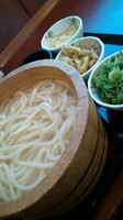 「釜揚げうどん（大）３８０円+ごぼうバラ天８０円」@丸亀製麺 カレッタ汐留店の写真