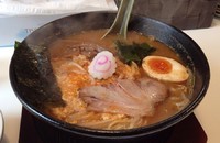 「キムさんちのラーメン＋ごはん(800円＋100円)」@らーめんと餃子のカエル家の写真