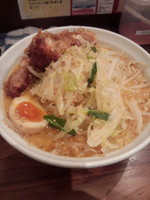 「辛味噌拉麺、プチ唐、中盛（サービス）」@旨辛ラーメン 表裏の写真