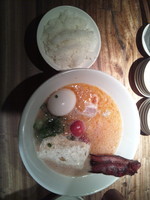 「赤旨 ベジ彩麺＋半熟塩玉子＋切り落としチャーシュー」@博多 一風堂 広島袋町店の写真