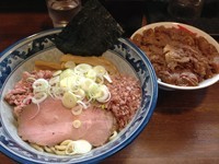 「油そば 750 + 牛すじ丼 380」@兎に角 松戸店の写真
