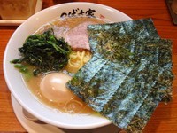 「味玉ラーメン（730円）麺硬め」@横浜家系ラーメン つばさ家 立川店の写真