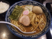 「味玉そば（中盛）８００円」@中華そば わた井の写真