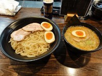 「つけ麺あつもり780円（赤）中盛50円　メンマ/薬味/煮玉子」@麺処 繋-Guの写真