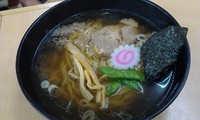 「醤油ラーメン＝６００円」@らーめん さのや 東北自動車道下り佐野SA店の写真