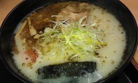「佐野鶏白湯ラーメン＝６８０円」@らーめん さのや 東北自動車道下り佐野SA店の写真